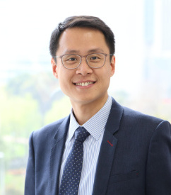 岑兆基先生 Mr Jonathan Sum